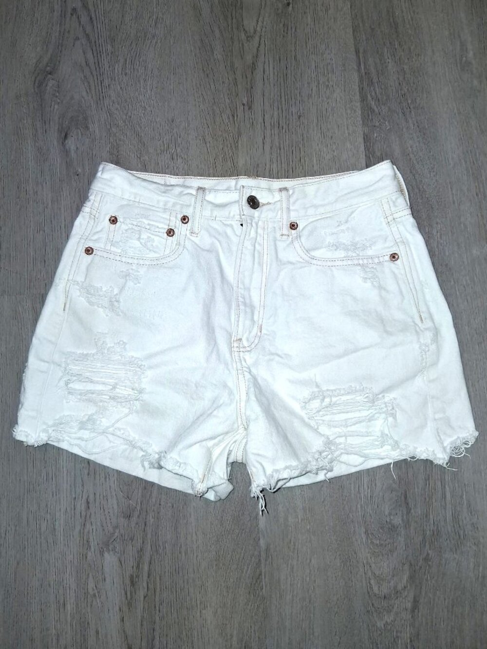 American Eagle 90s Boyfriend Short Jean Shorts Size 4 Off-White Distressed Denim